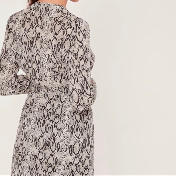 MISSGUIDED SNAKE PRINT WRAP DRESS - Picture 5 of 5